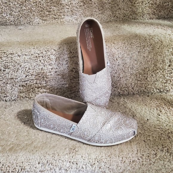 gold flats size 10